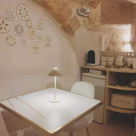 Stone House מטרה